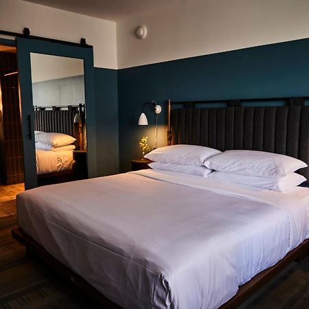 The Junto Hotel Кълъмбъс Екстериор снимка