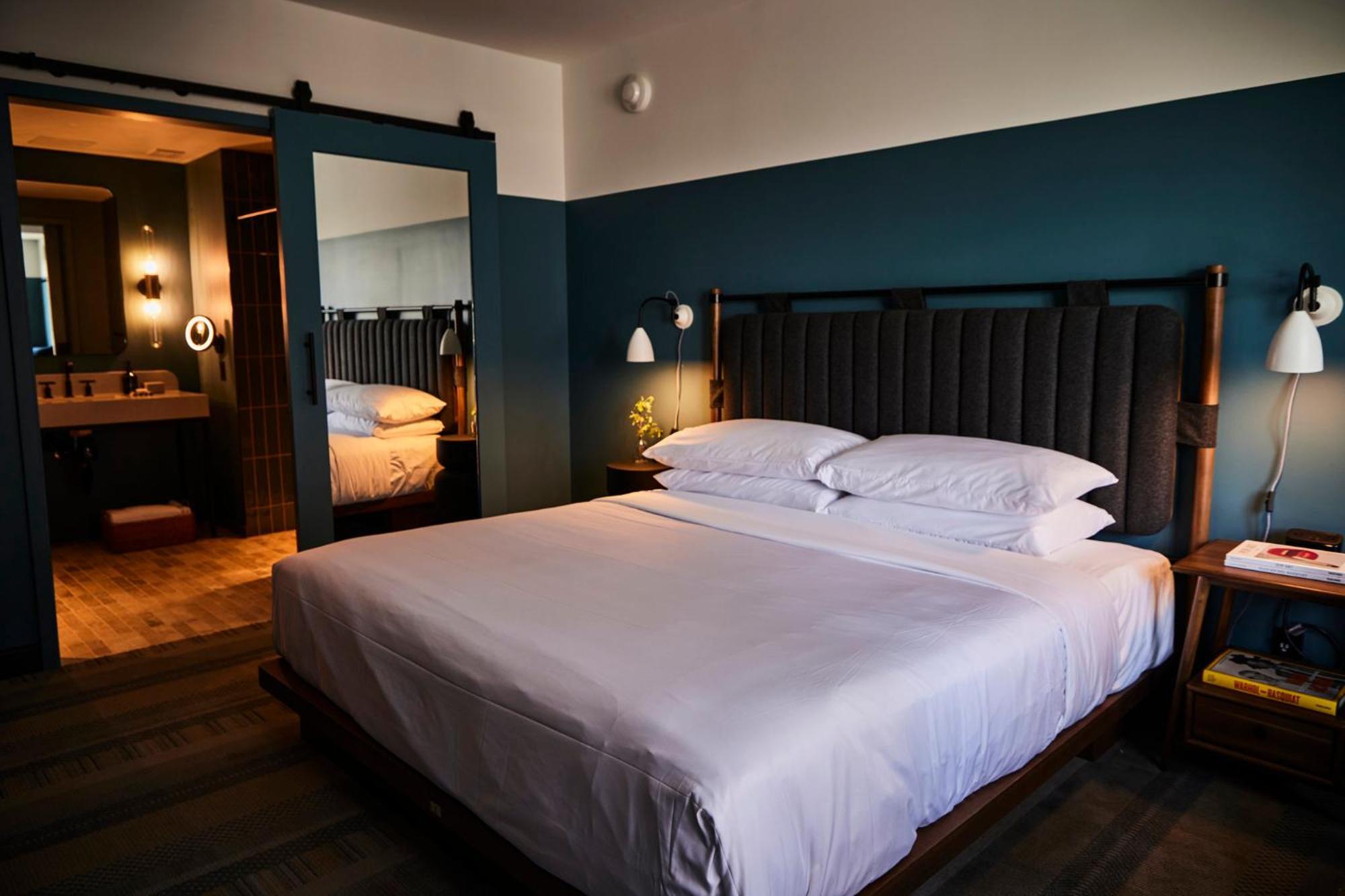 The Junto Hotel Кълъмбъс Екстериор снимка